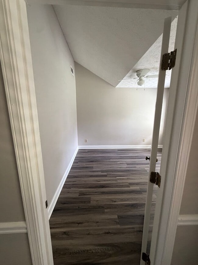 Building Photo - 2107 Fairway Ct SE