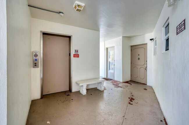 Building Photo - 3199 S Ocean Dr