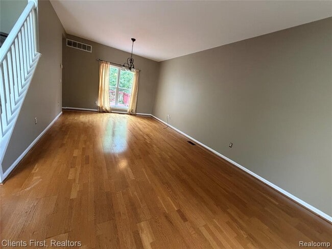 Building Photo - 35285 Pennington Dr