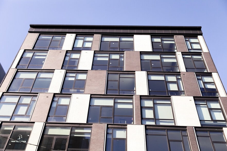 Building Photo - 1414 Grand St