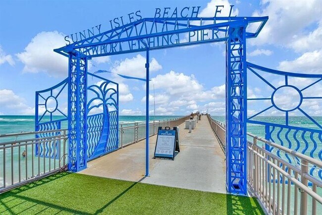 Building Photo - 16699 Collins Ave
