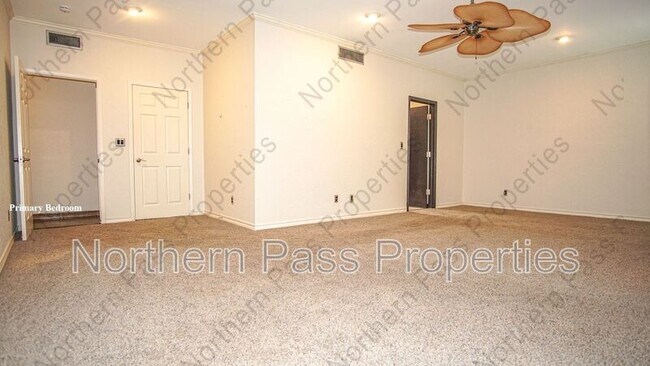 Building Photo - 612 Willow Glen Dr