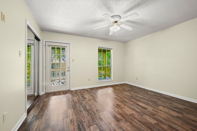Building Photo - 5379 Rosedown Ct