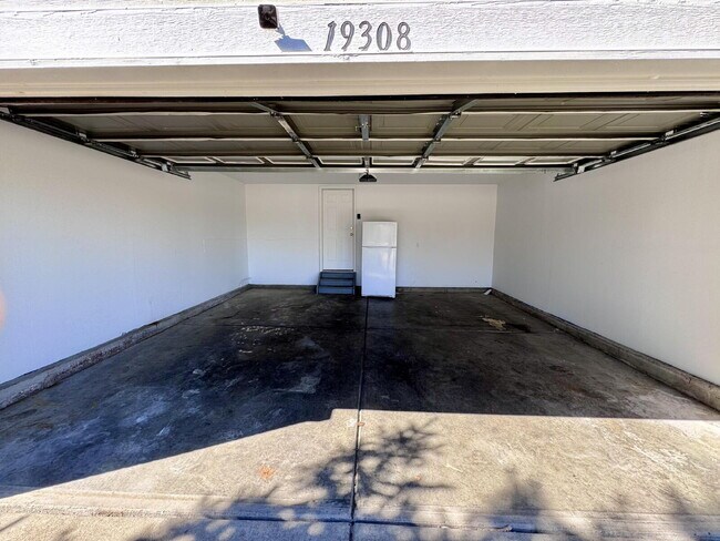 Building Photo - 19308 E Dickenson Pl