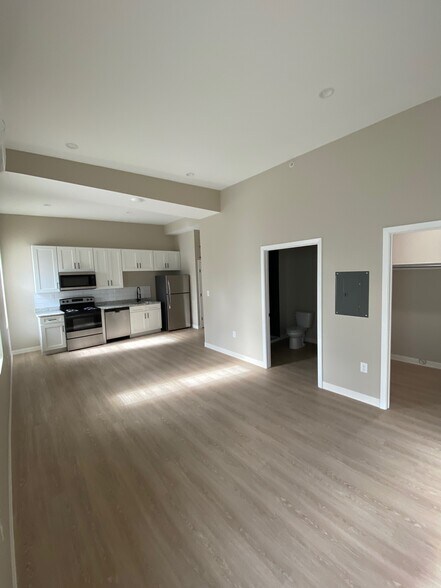 Studio Layout - 2105 Eastern Ave