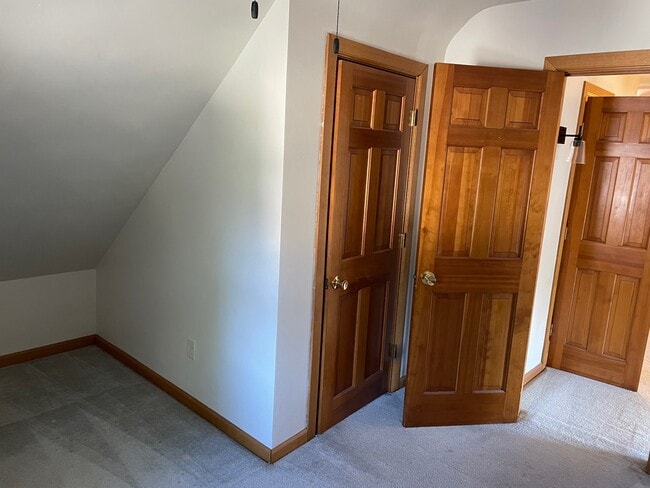 Building Photo - 1427 N Hawley Rd