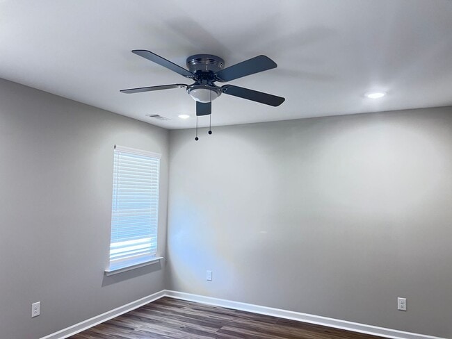 Building Photo - 631 Clary St