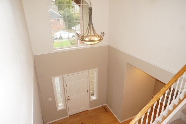 Building Photo - NW Portland Forest Heights Beauty. Flat backyard!