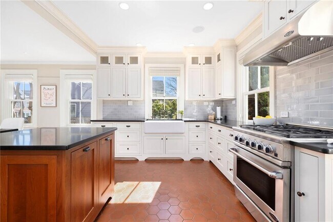 Building Photo - 89 Gibbs Ave