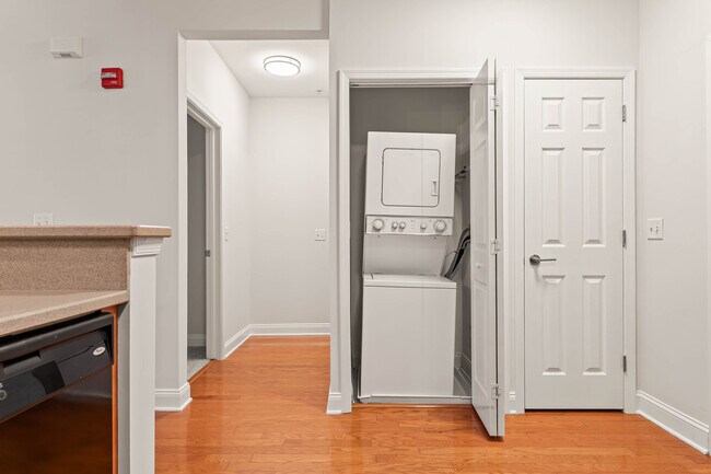 Building Photo - 75 Maple St