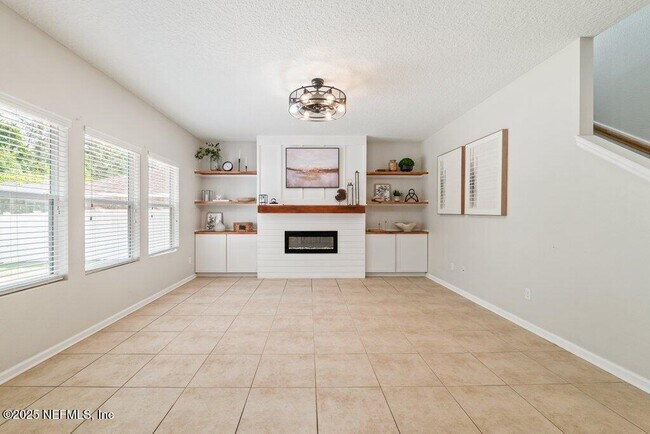 Building Photo - 3149 Silverado Cir