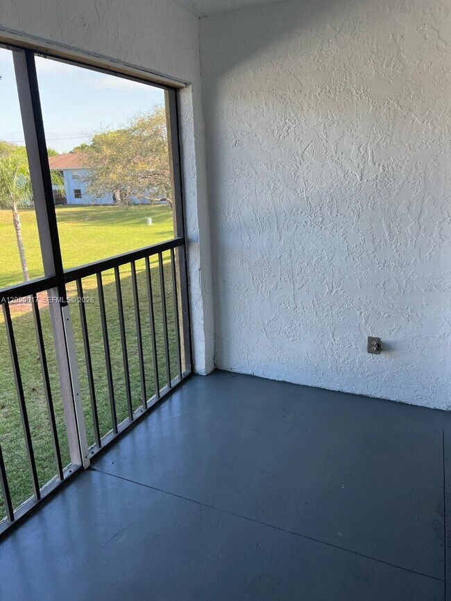 Building Photo - 617 Ixoria Ave