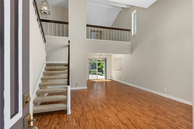 Building Photo - Spacious Home w/ Loft in Village Park!