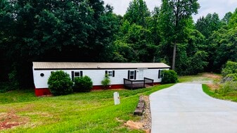 Building Photo - 3649 Old Highway 441 N