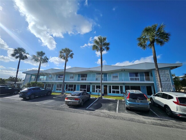 Building Photo - 733 NW 30th Ct