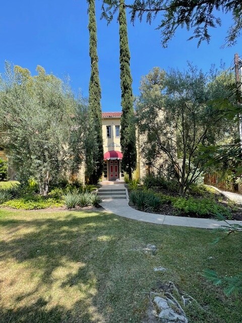 Set back from the street - 1540 N Lake Ave