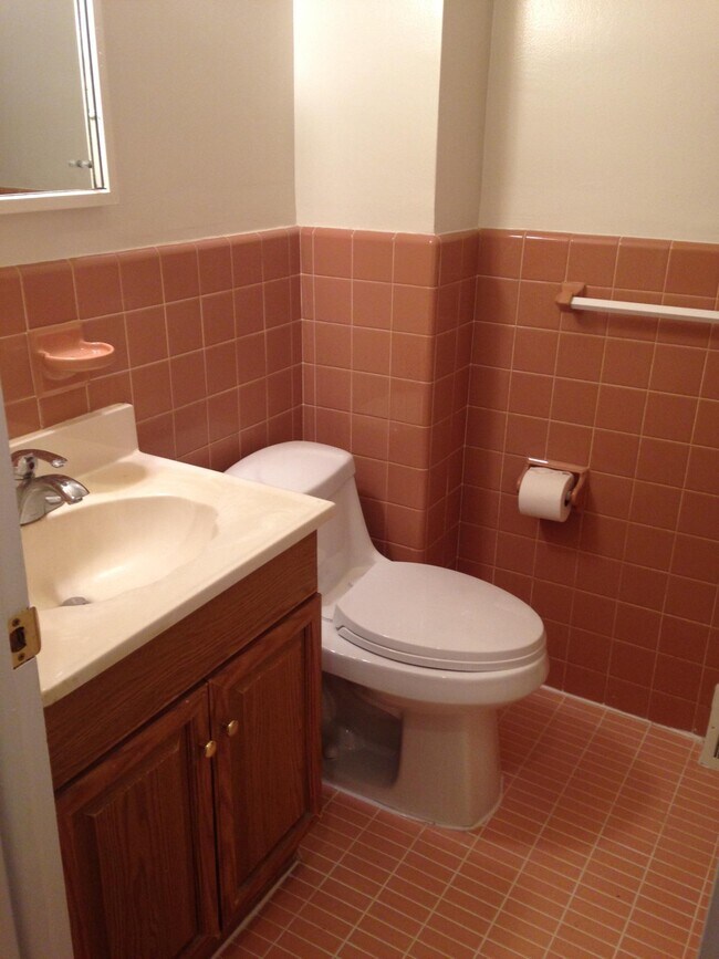 Building Photo - 1975 Beyer Ave