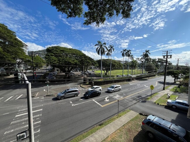 Building Photo - Punahou Wilder (Manoa/Makiki) - 2 bedrooms...