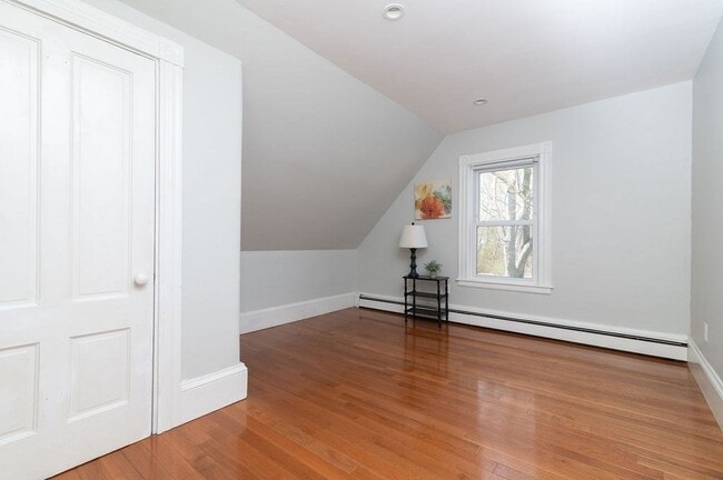 Building Photo - 44 Custer St