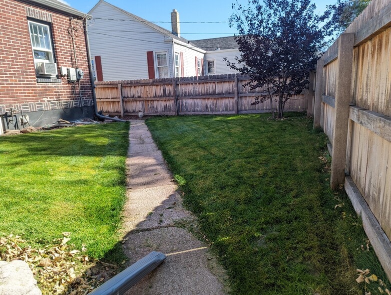 Shared back yard - 609 Randall Ave