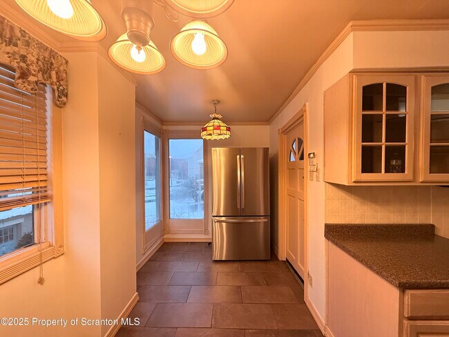 Building Photo - 629 Clay Ave