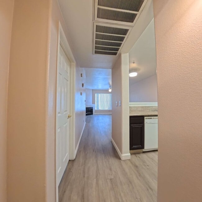 Building Photo - Next To Durango Casino | Gated Community | Laminate Floors | Community Fitness
