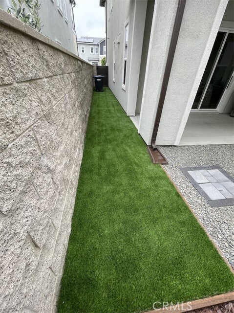 Building Photo - 140 Holliston