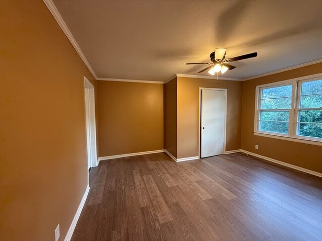 Building Photo - 4 Bedrooms, 2 Bathrooms - Home in Rome!