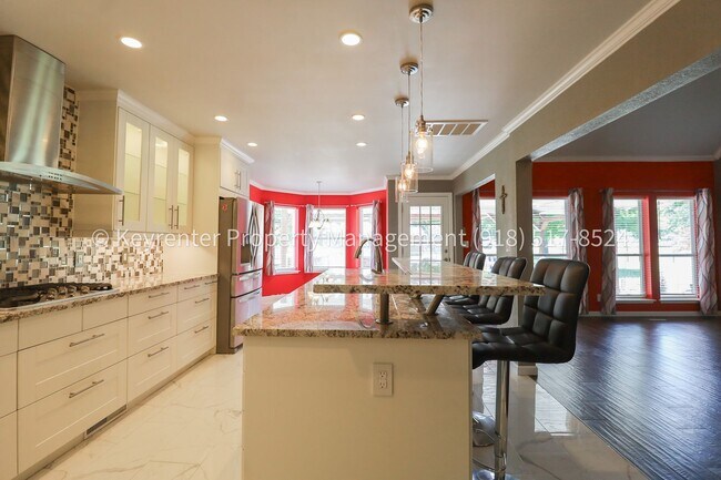 Building Photo - Incredible 4 Bedroom 4 Bath Home in Owasso!!!