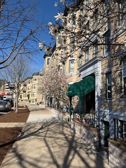 Street parking - 1415 Commonwealth Ave