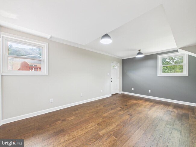 Building Photo - 9201 Cherrytree Dr