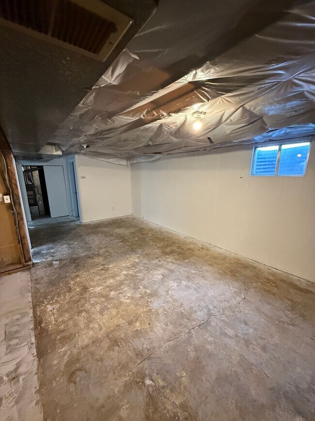 Building Photo - Lansing27