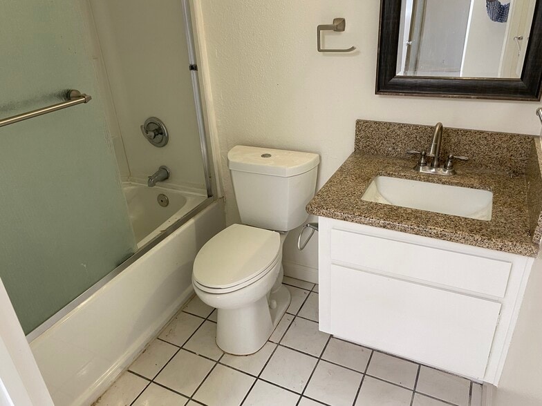 Building Photo - 8442 Via Sonoma