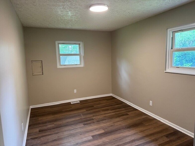 Building Photo - Beautiful Brick 3 Bedroom Home on East Side