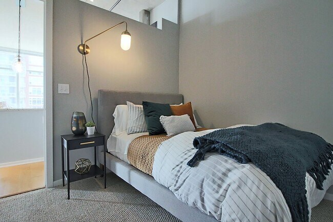 Building Photo - 144 W Roosevelt Rd