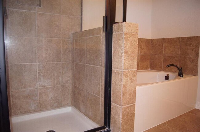 Building Photo - 10252 Stone Gate Dr