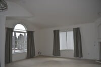 Building Photo - 3 bedroom home conveniently located