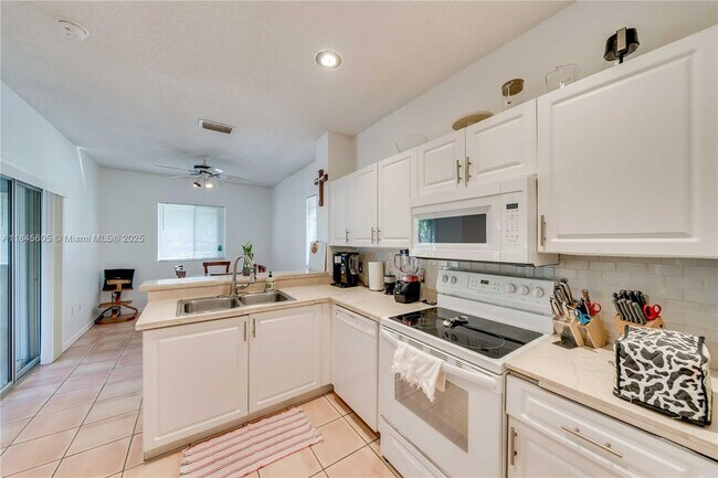 Building Photo - 16332 Malibu Dr
