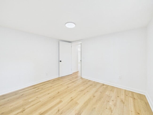 Building Photo - 412 Church St