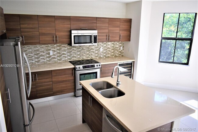 Building Photo - 6930 NW 106th Ave