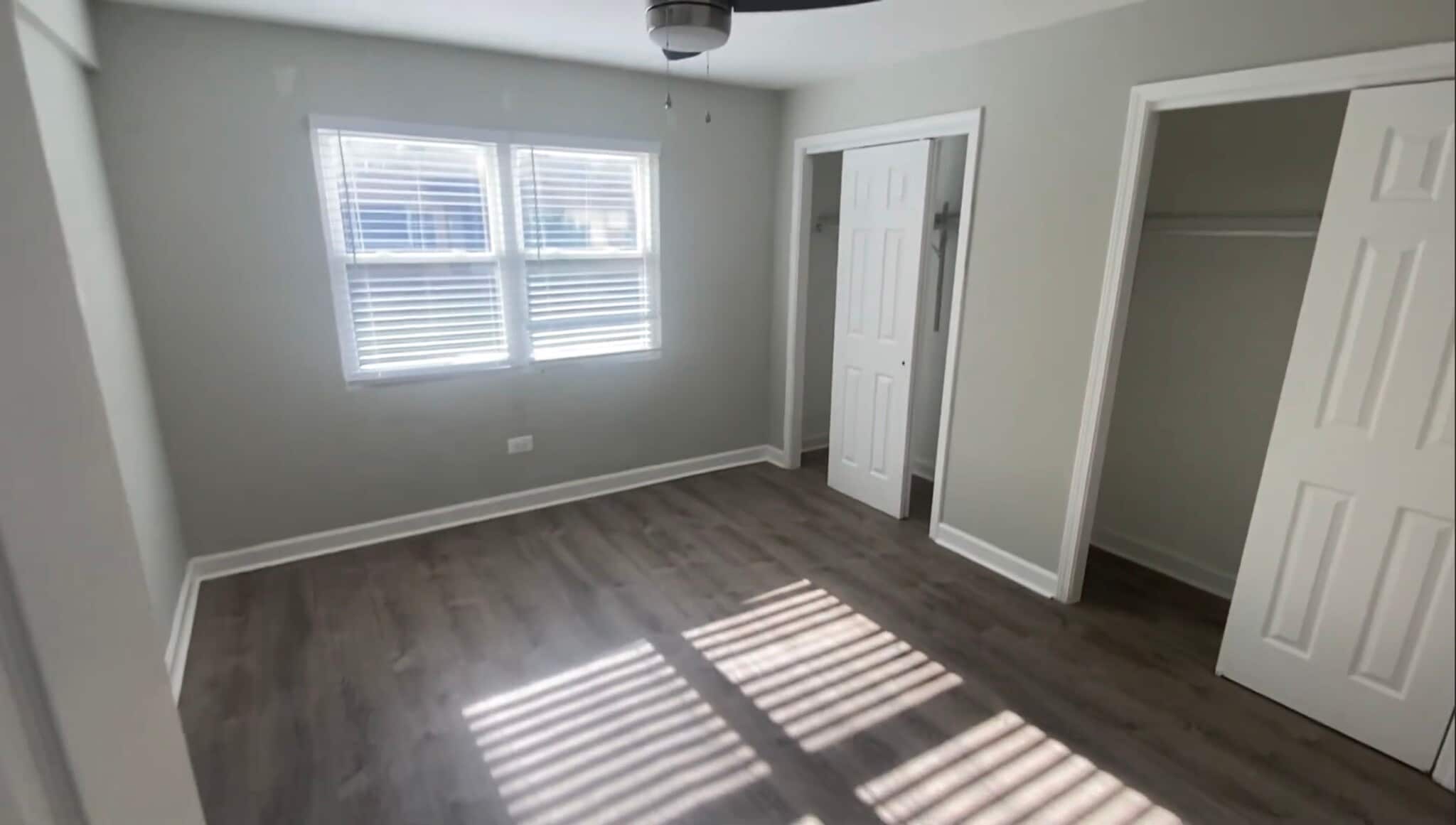 Building Photo - 1321 W Sherwin Ave