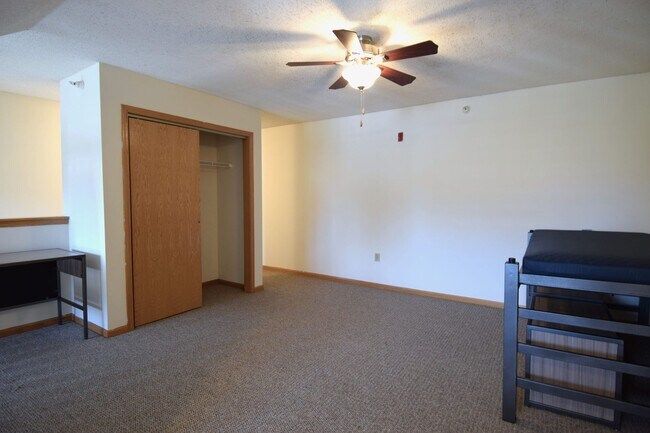 Building Photo - 3 Bedroom, 1 Bathroom