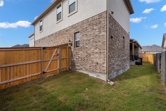 Building Photo - 2832 Stone Branch Dr