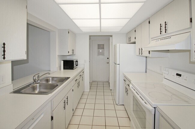 Building Photo - Venice East Annual Home for Rent