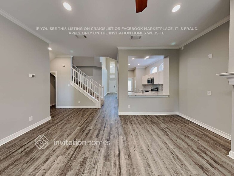 Building Photo - 317 Valiant Dr