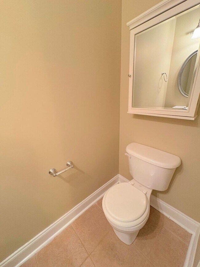 Building Photo - AVAILABLE NOW!  2-bedroom |  2.5-bathroom condo—move-in ready | Easy Access to Downtown Athens