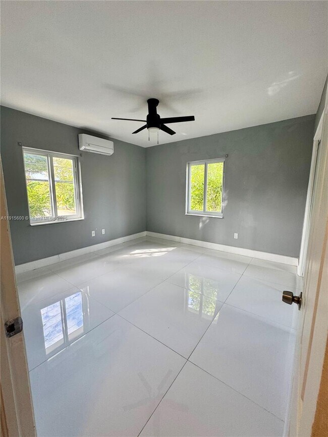 Building Photo - 300 Mendoza Ave