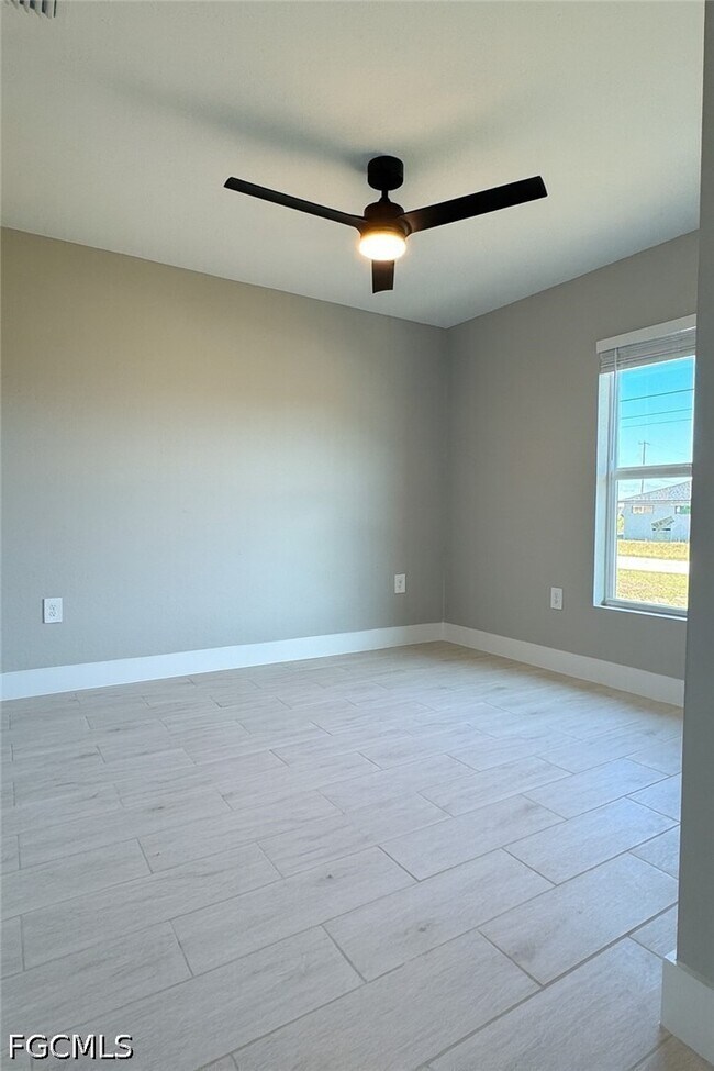 Building Photo - 402 NE 31st Terrace