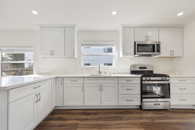 Building Photo - 1443 W 36th Pl