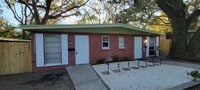 Building Photo - 2 BEDROOM 1 BATH DUPLEX CLOSE TO USF AND BUSCH GARDENS